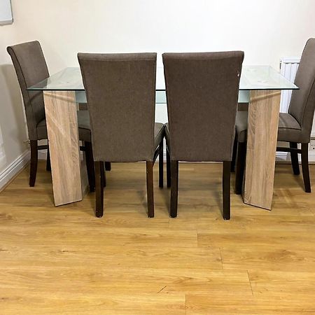 London Luxury 5 Bedroom House 2 Min Walk To The Tube Station Dagenham Kültér fotó
