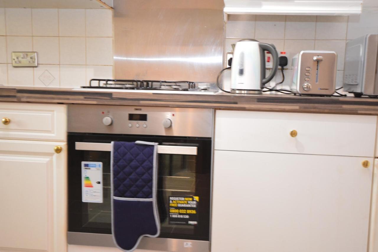 London Luxury 5 Bedroom House 2 Min Walk To The Tube Station Dagenham Kültér fotó