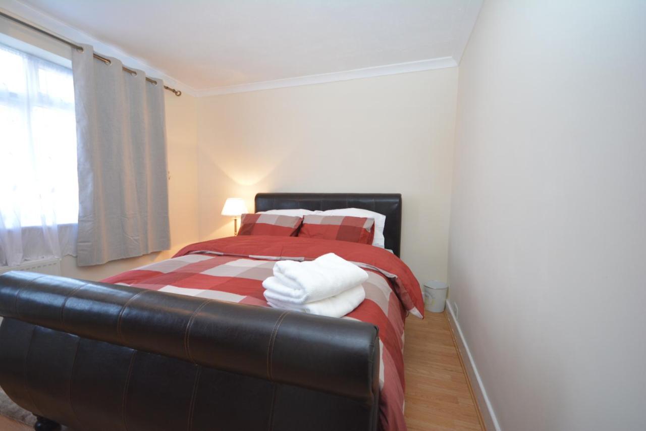 London Luxury 5 Bedroom House 2 Min Walk To The Tube Station Dagenham Kültér fotó