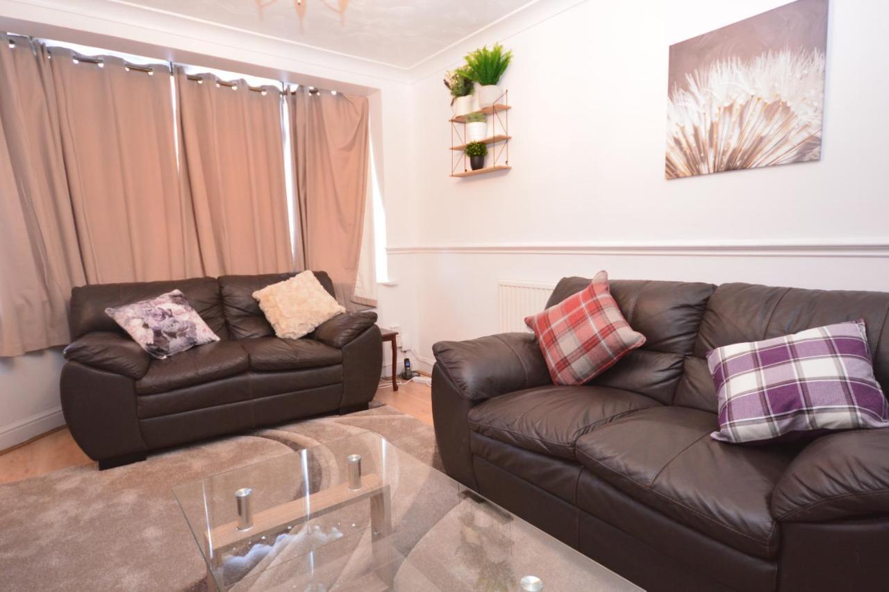 London Luxury 5 Bedroom House 2 Min Walk To The Tube Station Dagenham Kültér fotó