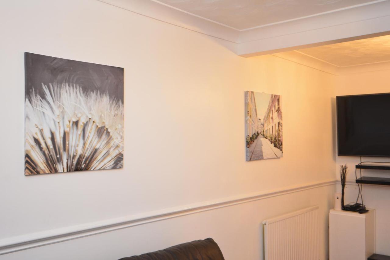 London Luxury 5 Bedroom House 2 Min Walk To The Tube Station Dagenham Kültér fotó