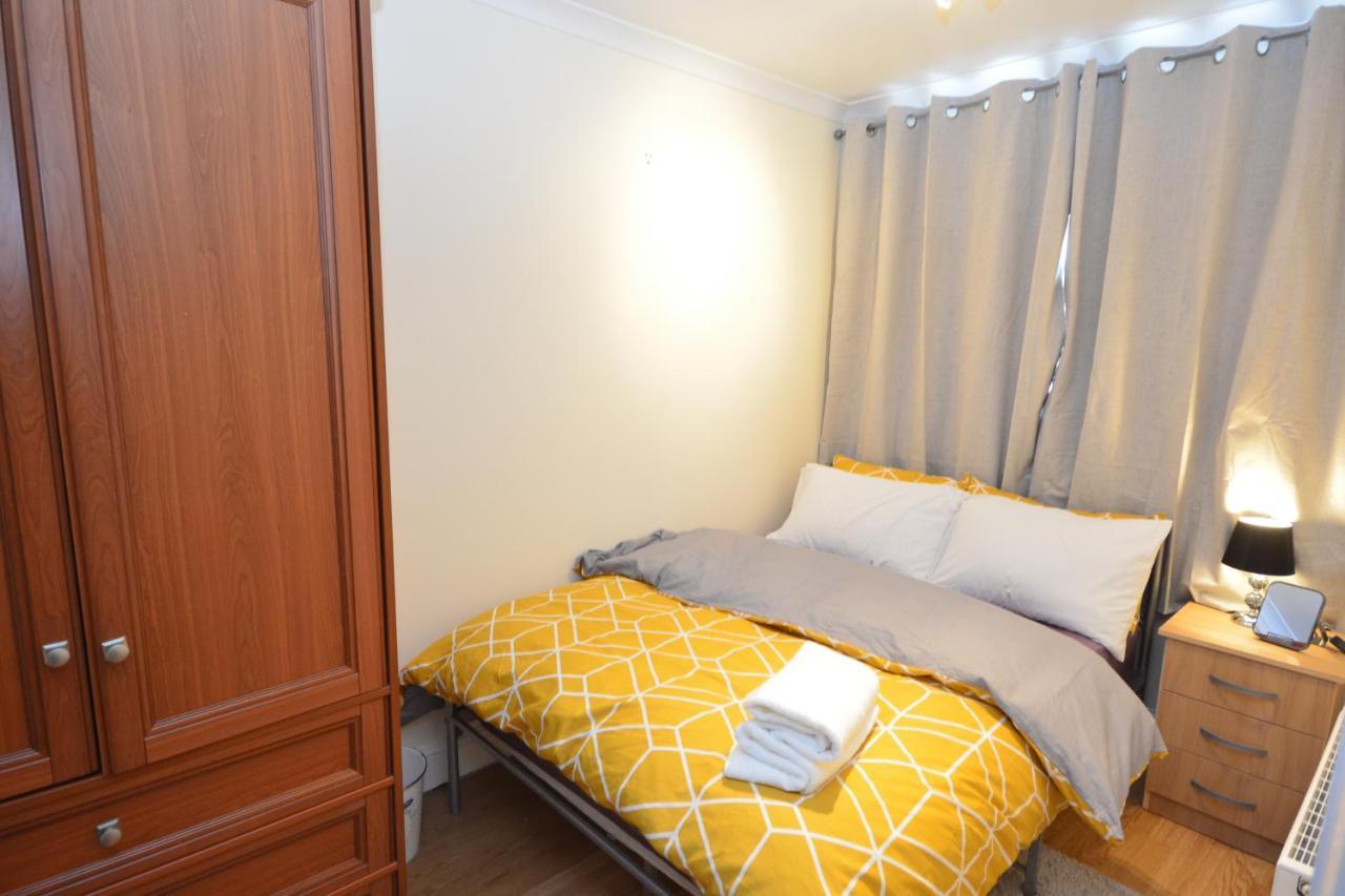London Luxury 5 Bedroom House 2 Min Walk To The Tube Station Dagenham Kültér fotó