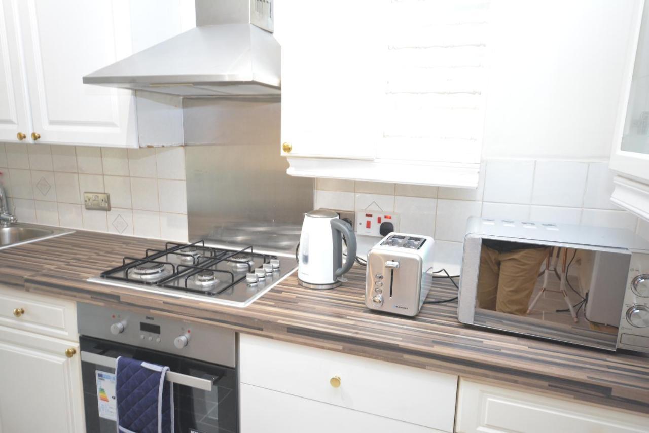 London Luxury 5 Bedroom House 2 Min Walk To The Tube Station Dagenham Kültér fotó