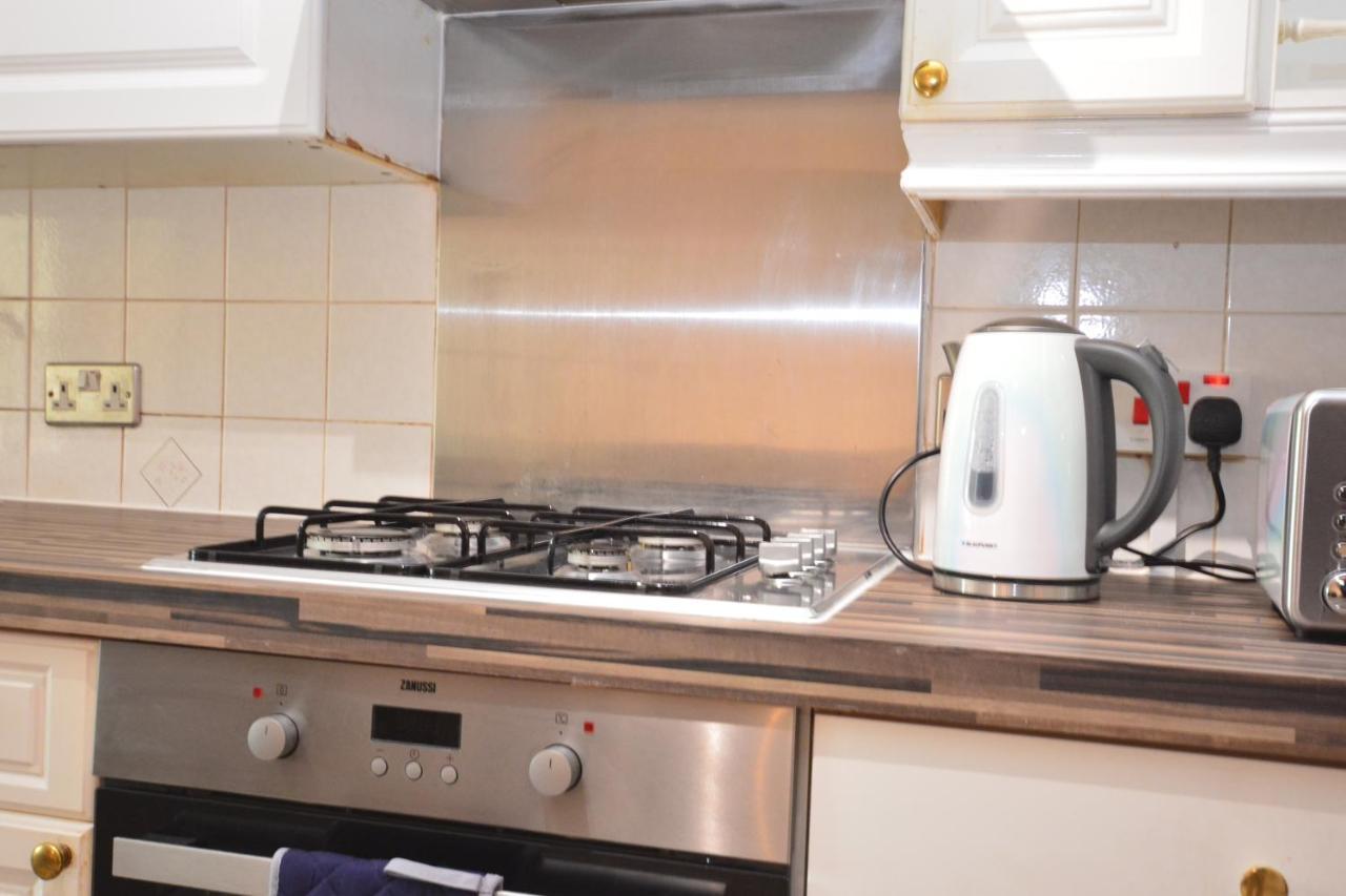 London Luxury 5 Bedroom House 2 Min Walk To The Tube Station Dagenham Kültér fotó