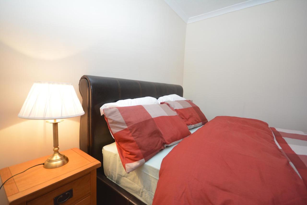 London Luxury 5 Bedroom House 2 Min Walk To The Tube Station Dagenham Kültér fotó