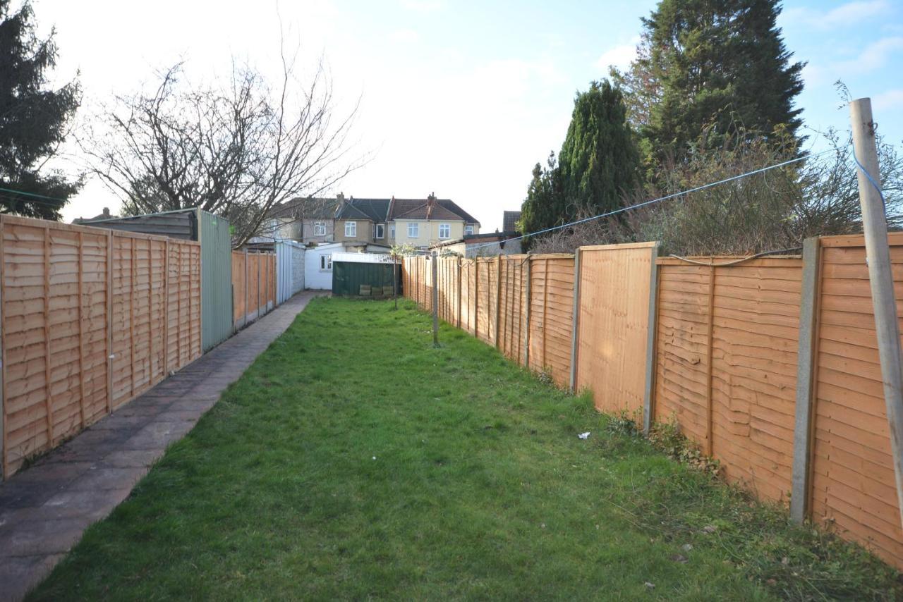 London Luxury 5 Bedroom House 2 Min Walk To The Tube Station Dagenham Kültér fotó