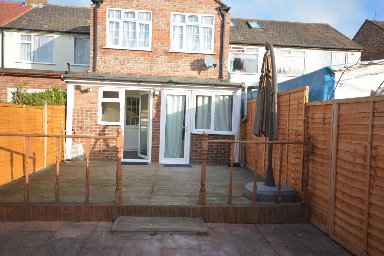 London Luxury 5 Bedroom House 2 Min Walk To The Tube Station Dagenham Kültér fotó