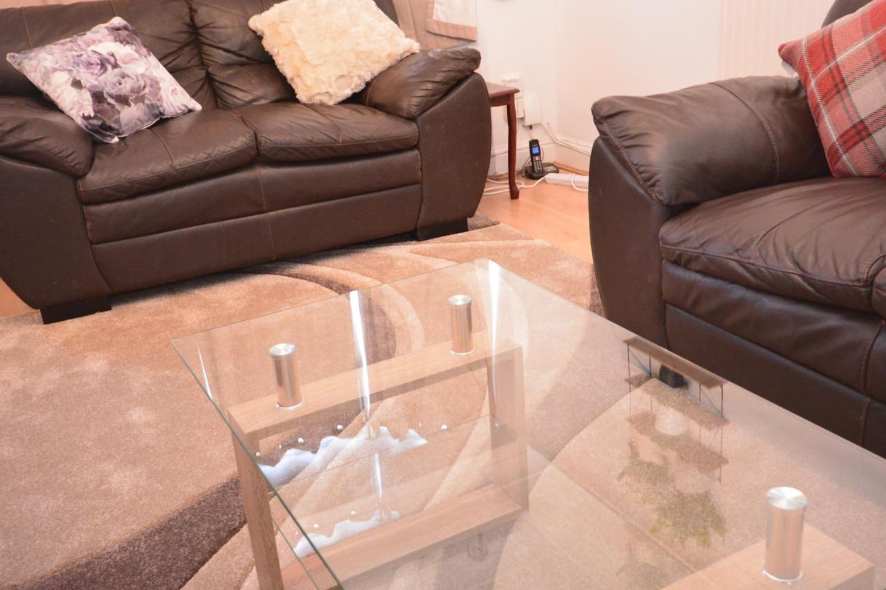 London Luxury 5 Bedroom House 2 Min Walk To The Tube Station Dagenham Kültér fotó