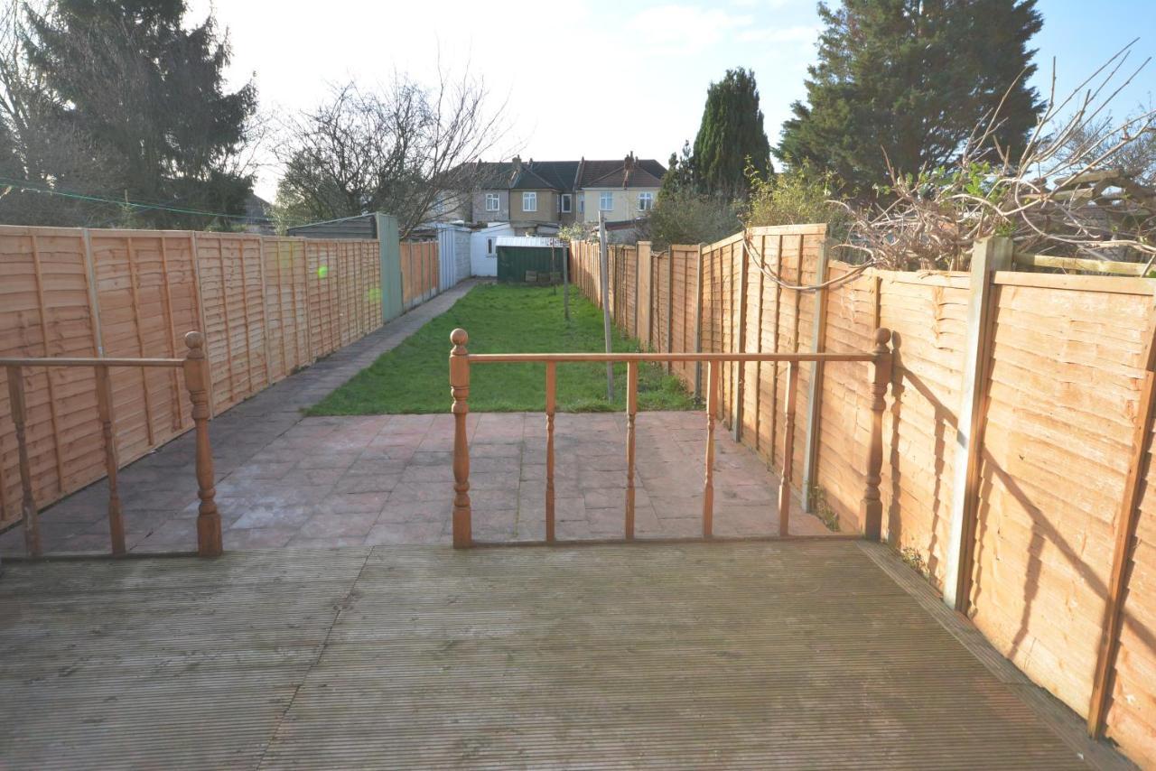 London Luxury 5 Bedroom House 2 Min Walk To The Tube Station Dagenham Kültér fotó