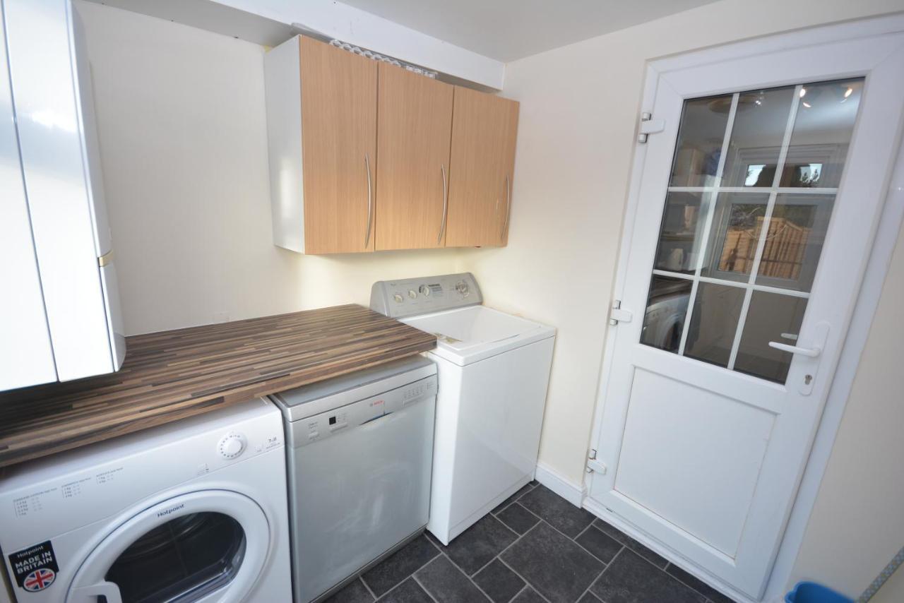 London Luxury 5 Bedroom House 2 Min Walk To The Tube Station Dagenham Kültér fotó