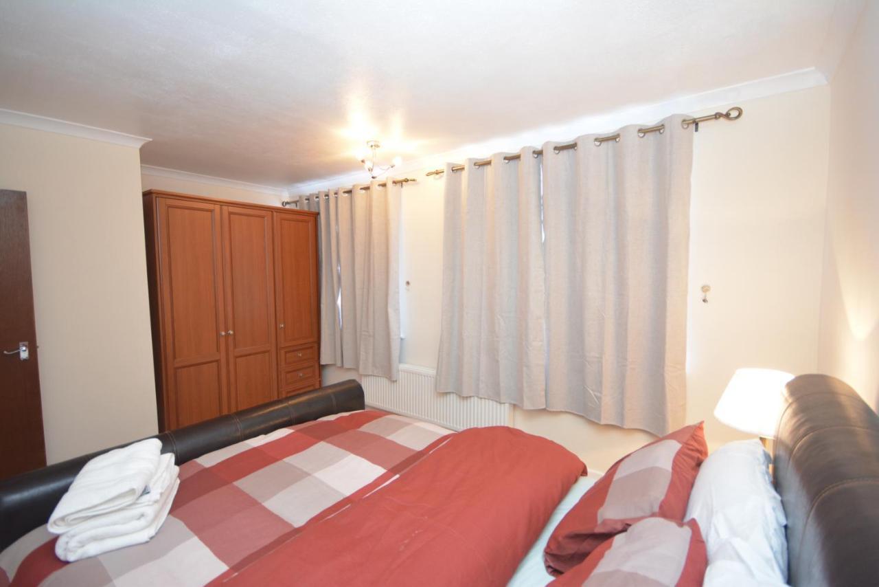 London Luxury 5 Bedroom House 2 Min Walk To The Tube Station Dagenham Kültér fotó