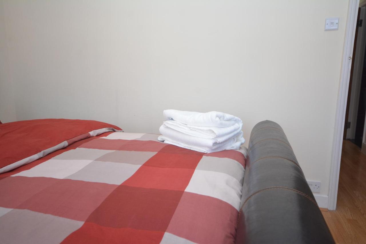 London Luxury 5 Bedroom House 2 Min Walk To The Tube Station Dagenham Kültér fotó