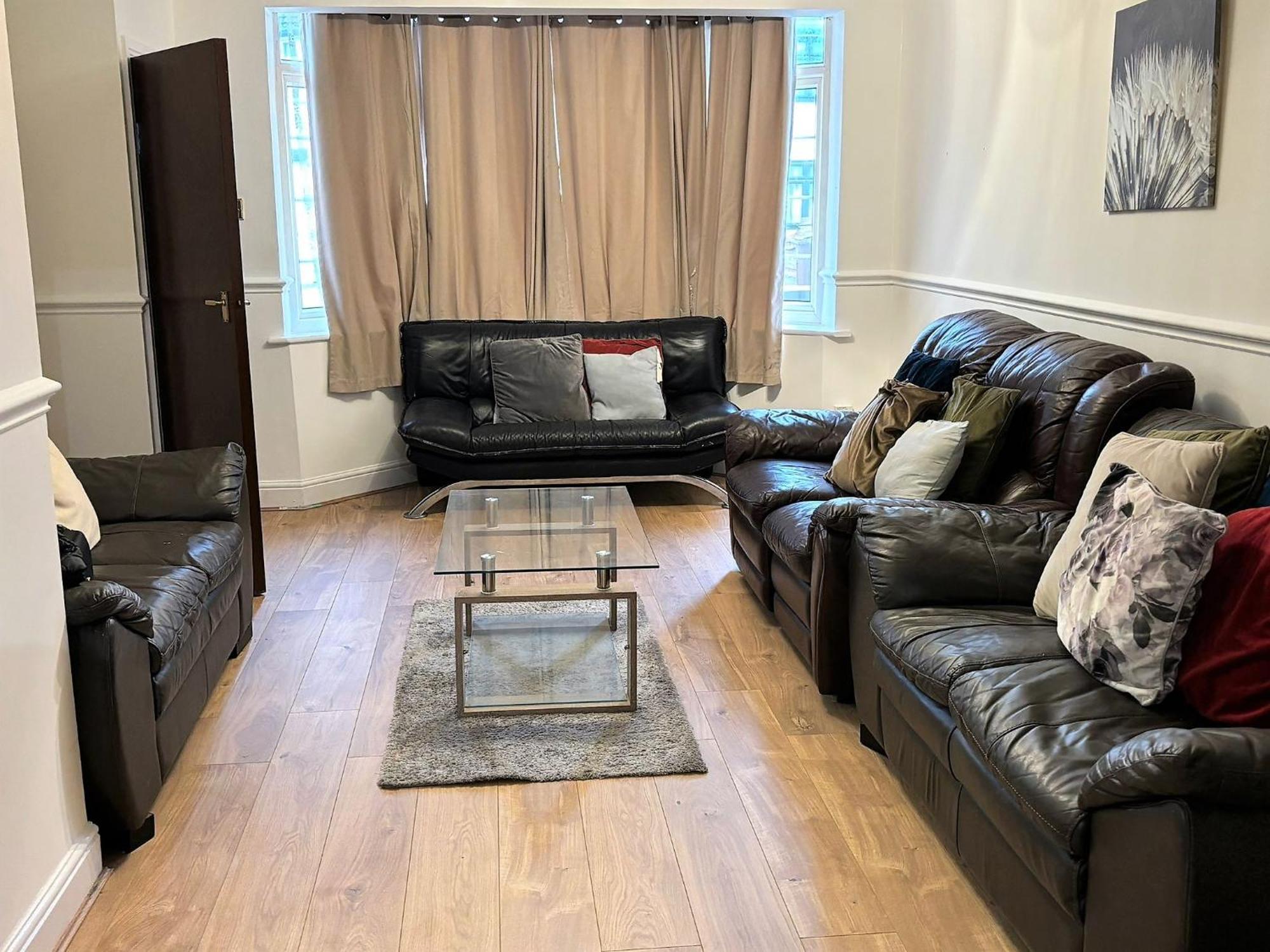 London Luxury 5 Bedroom House 2 Min Walk To The Tube Station Dagenham Kültér fotó