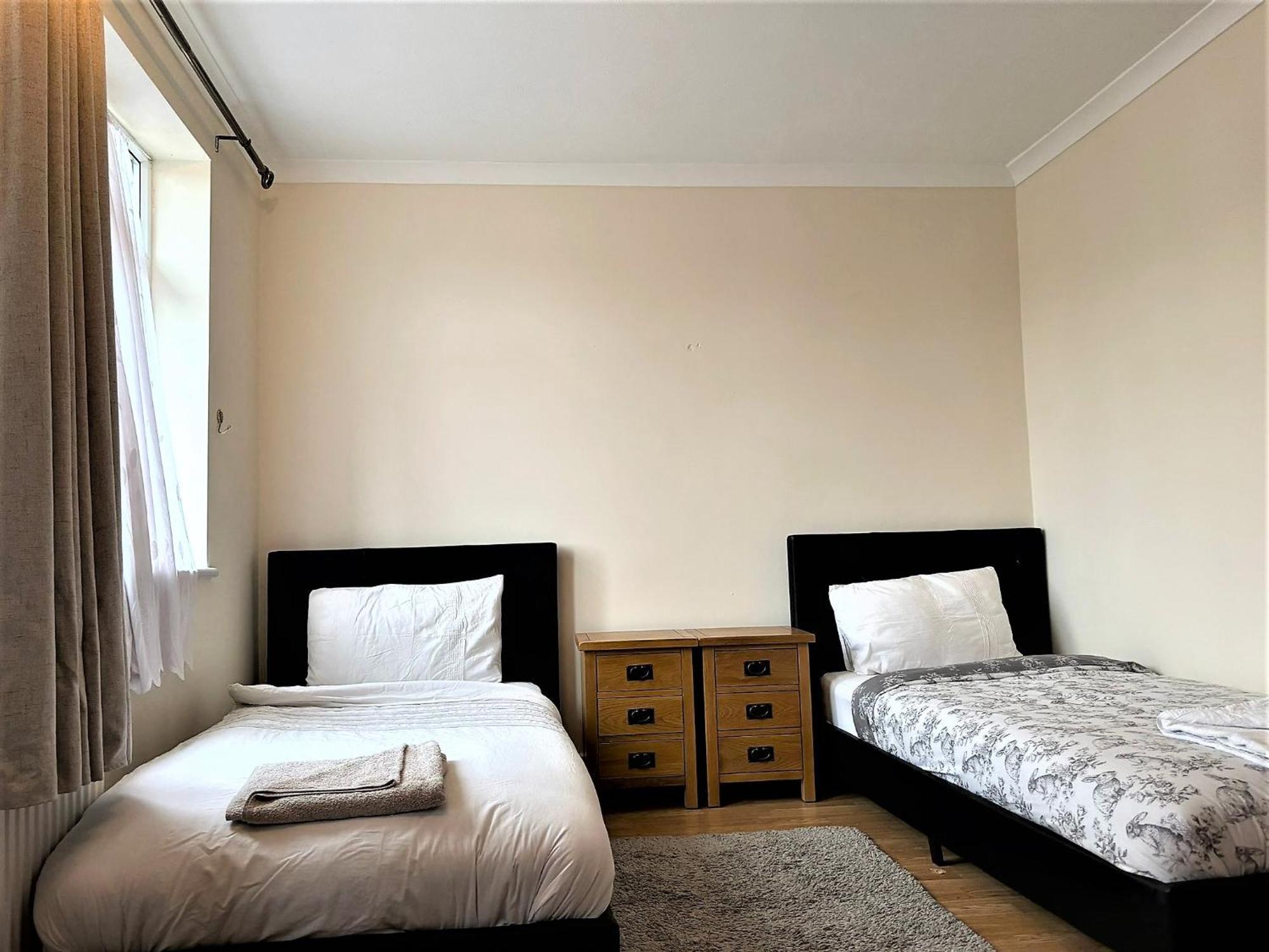 London Luxury 5 Bedroom House 2 Min Walk To The Tube Station Dagenham Kültér fotó