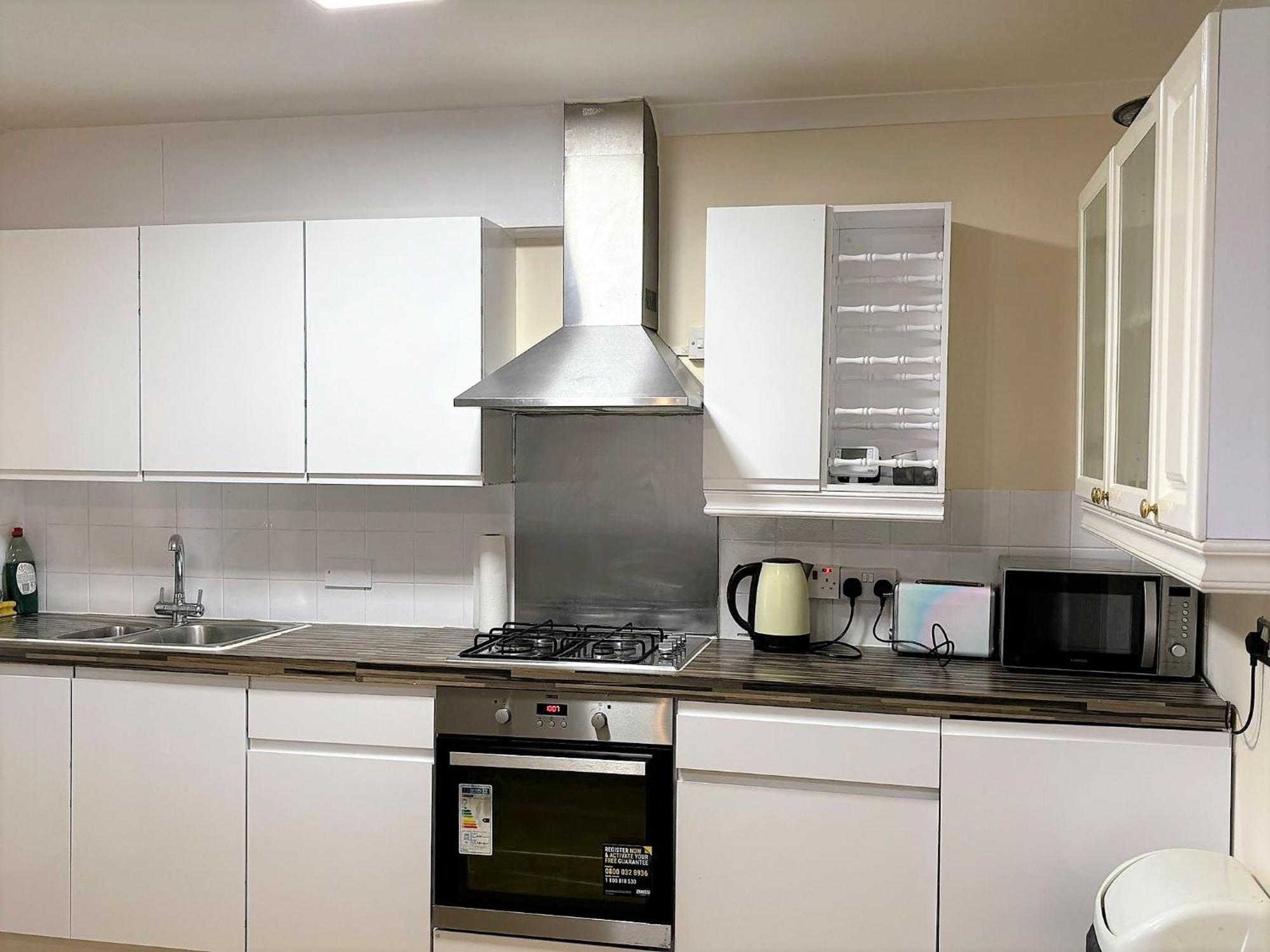 London Luxury 5 Bedroom House 2 Min Walk To The Tube Station Dagenham Kültér fotó